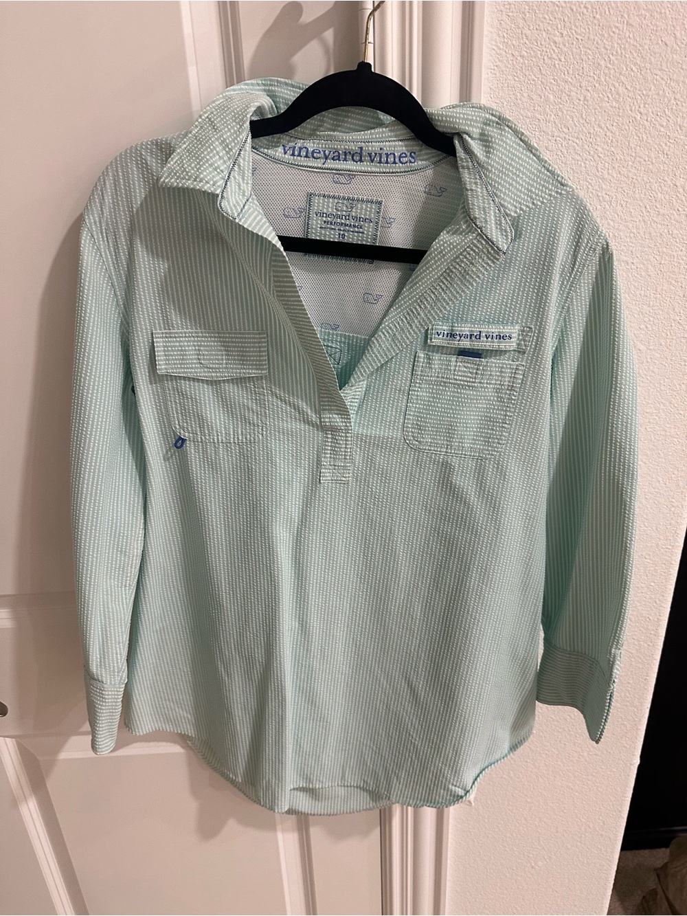 🌟Vineyard Vines Performance Top 🌟 EUC